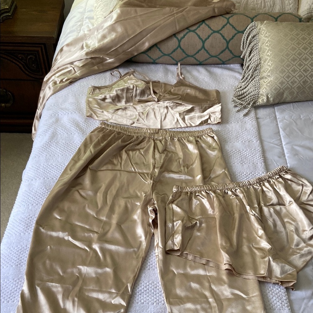 4-piece Silky Sleepwear Set 🤍